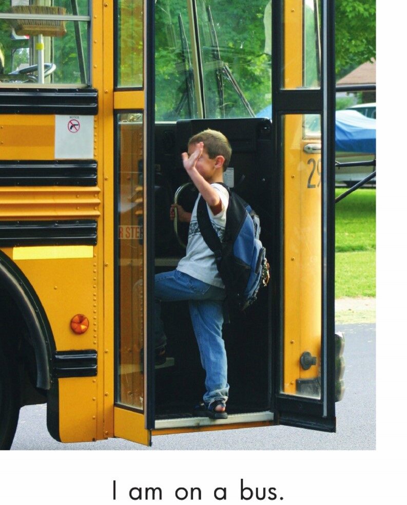 Off to School.绘本故事第3页