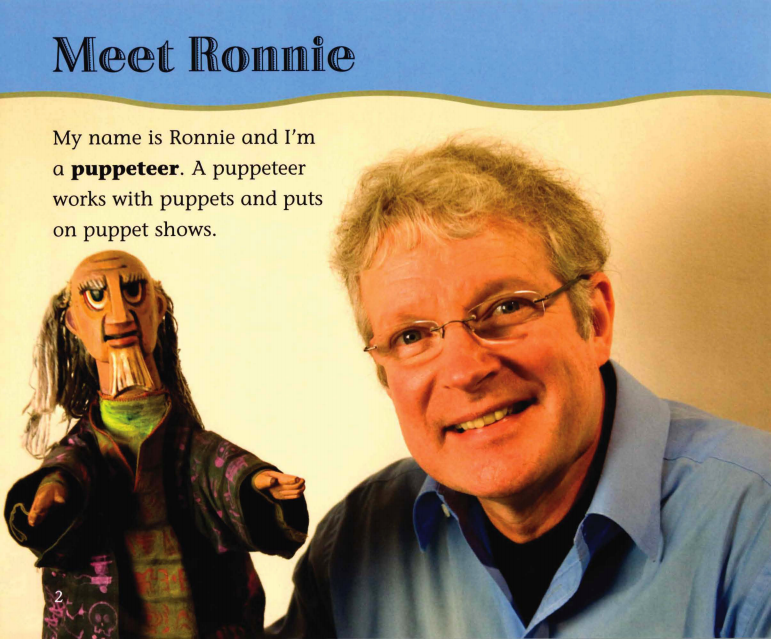 Inside the Puppet Theatre绘本故事第3页