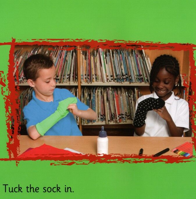 How to Make a Sock Puppet绘本故事第4页