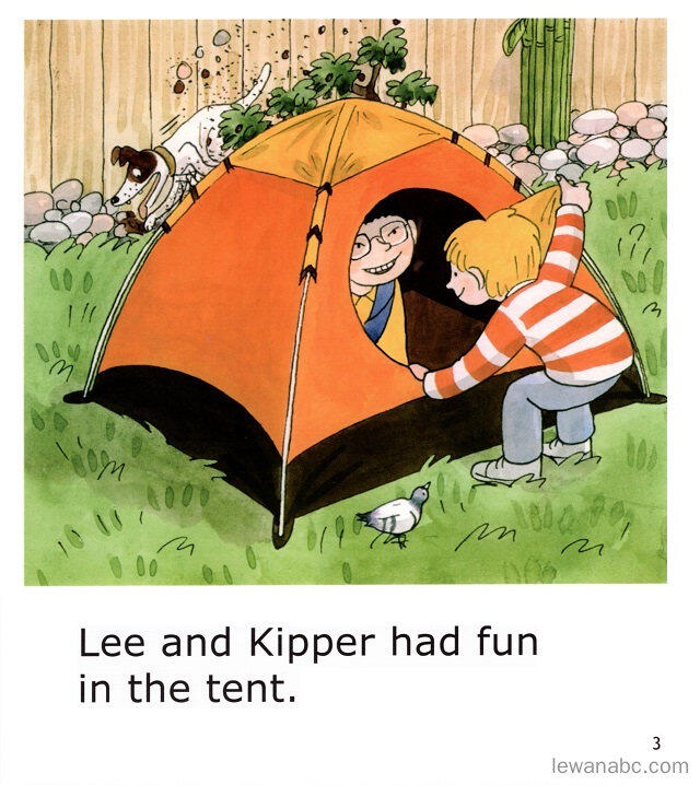 In the Tent!绘本故事第5页