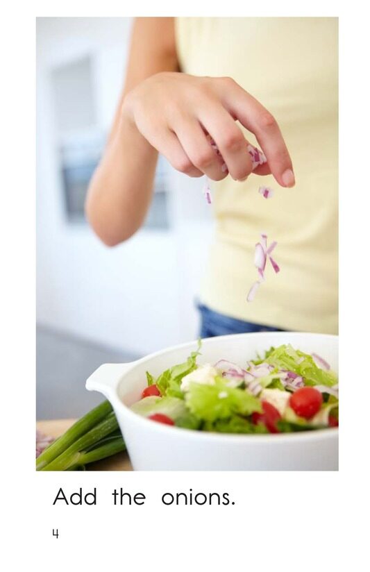 Make a Salad绘本故事第4页