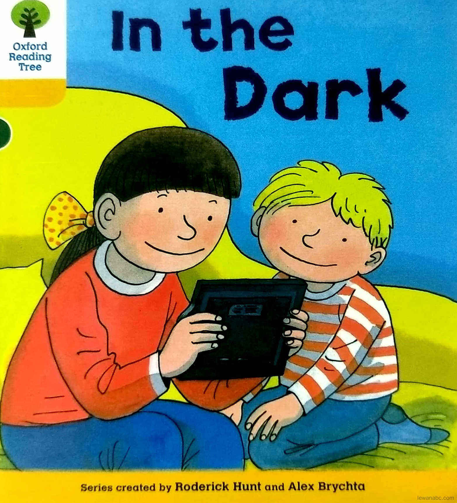 In the Dark绘本故事第2页