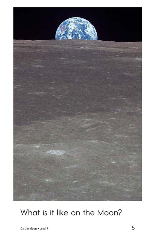 On the Moon绘本故事第5页