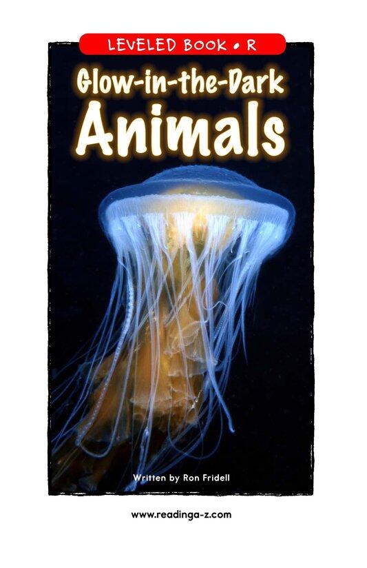 Glow in the Dark Animals绘本故事第2页