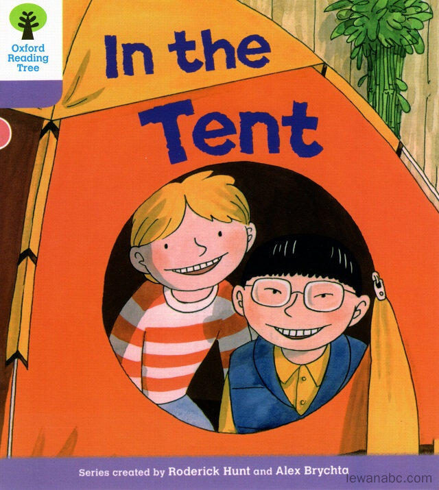 In the Tent!绘本故事第2页