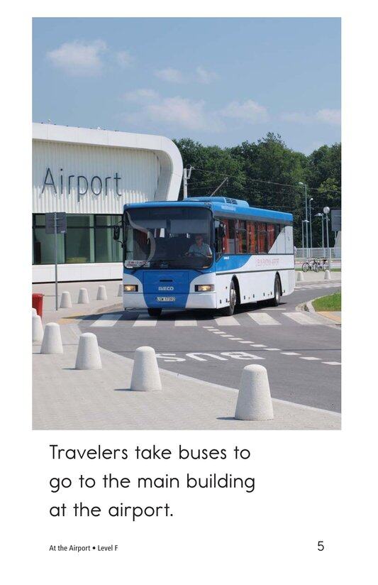 At the Airport绘本故事第5页