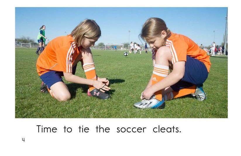 Time for Soccer绘本故事第4页