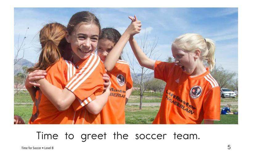 Time for Soccer绘本故事第5页