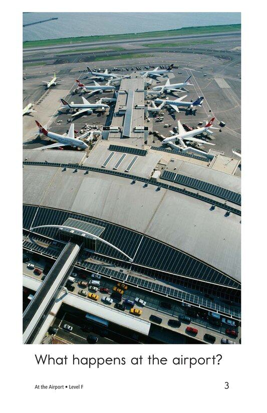 At the Airport绘本故事第3页