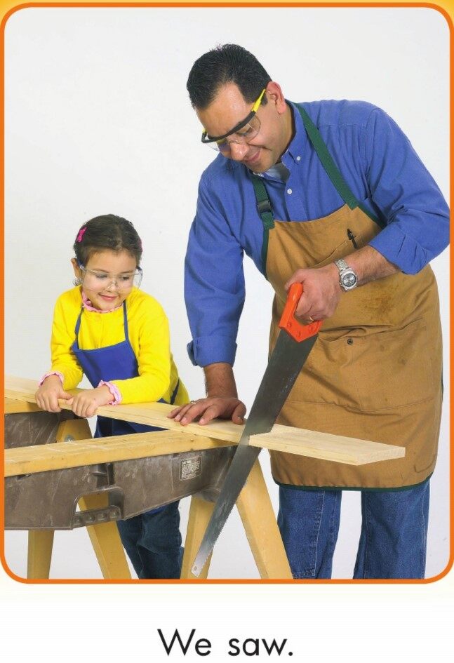 We Build a Birdhouse绘本故事第4页