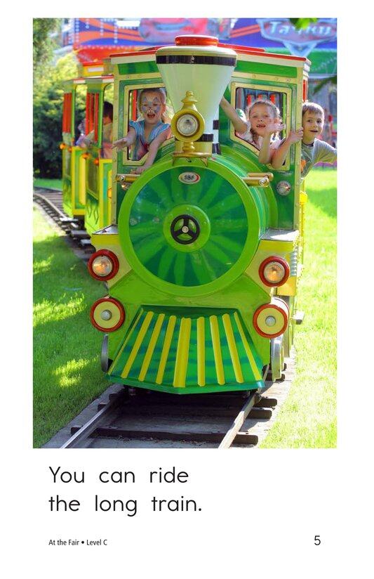 At the Fair绘本故事第5页